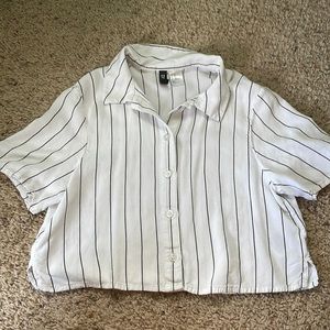 Cropped collard button up shirt. Size xs hardly warn